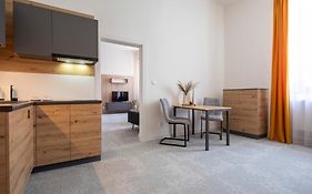 Alure Residences 10 - 24H Self Check-In & Private Parking Next To The Apartment Building Included, City Center Right On Snp Square In A Quiet Passage, New Building, Best Deal In Town