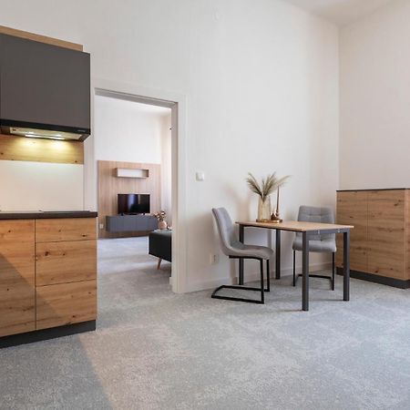Alure Residences 10 - 24H Self Check-In & Private Parking Next To The Apartment Building Included, City Center Right On Snp Square In A Quiet Passage, New Building, Best Deal In Town Banská Bystrica Exteriér fotografie