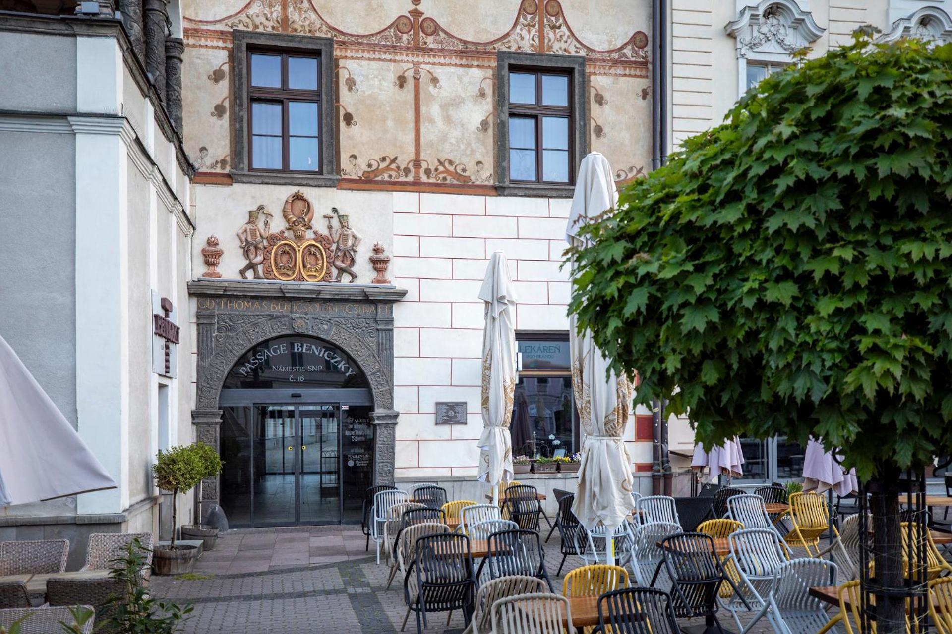 Alure Residences 10 - 24H Self Check-In & Private Parking Next To The Apartment Building Included, City Center Right On Snp Square In A Quiet Passage, New Building, Best Deal In Town Banská Bystrica Exteriér fotografie