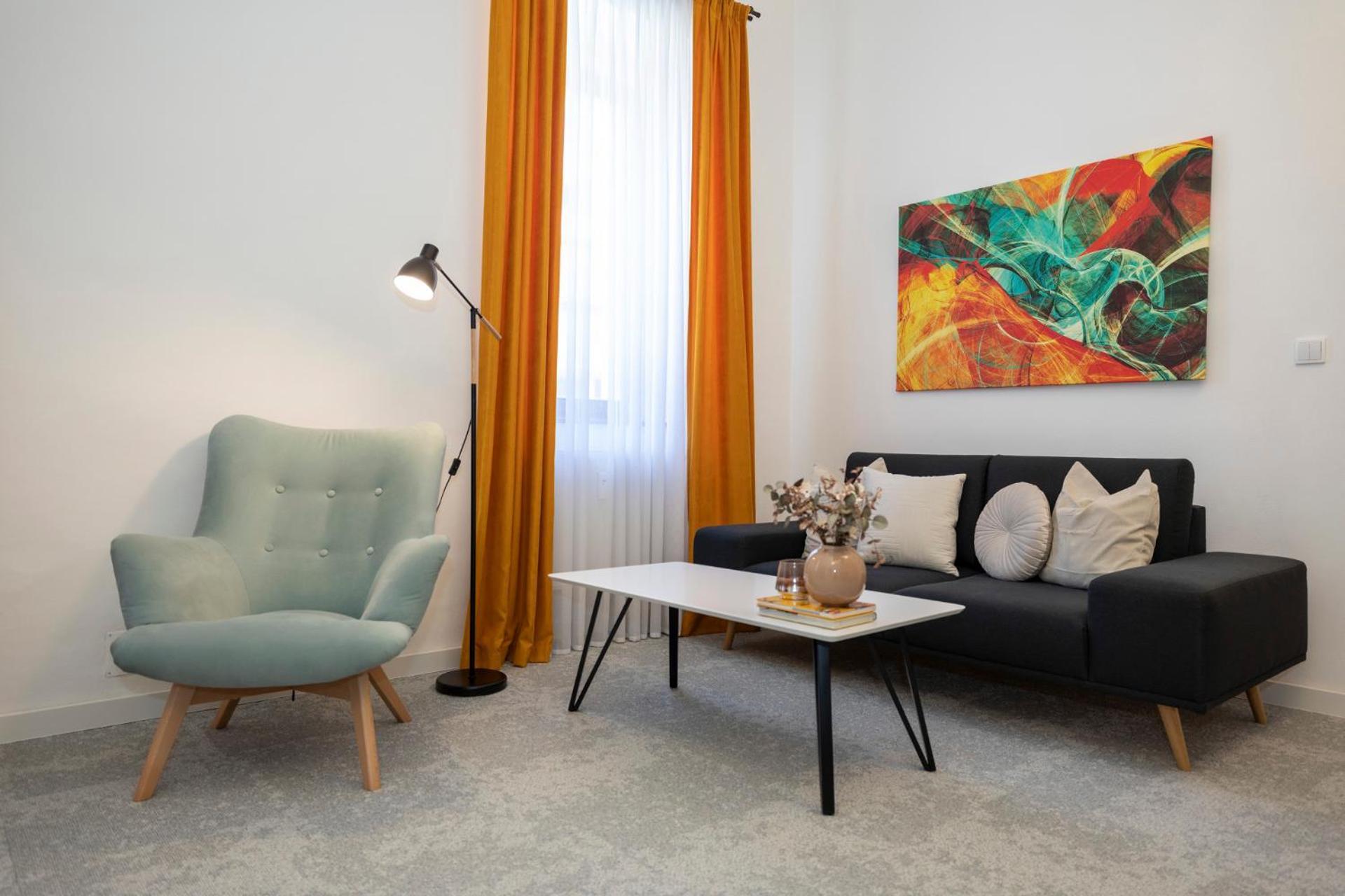 Alure Residences 10 - 24H Self Check-In & Private Parking Next To The Apartment Building Included, City Center Right On Snp Square In A Quiet Passage, New Building, Best Deal In Town Banská Bystrica Exteriér fotografie