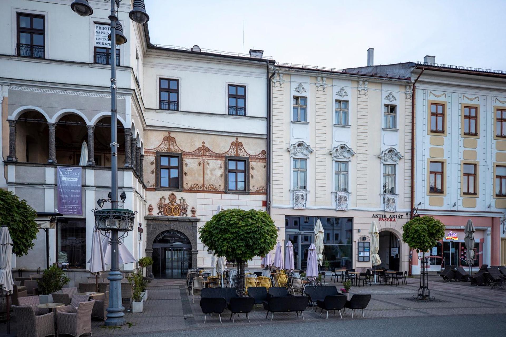 Alure Residences 10 - 24H Self Check-In & Private Parking Next To The Apartment Building Included, City Center Right On Snp Square In A Quiet Passage, New Building, Best Deal In Town Banská Bystrica Exteriér fotografie