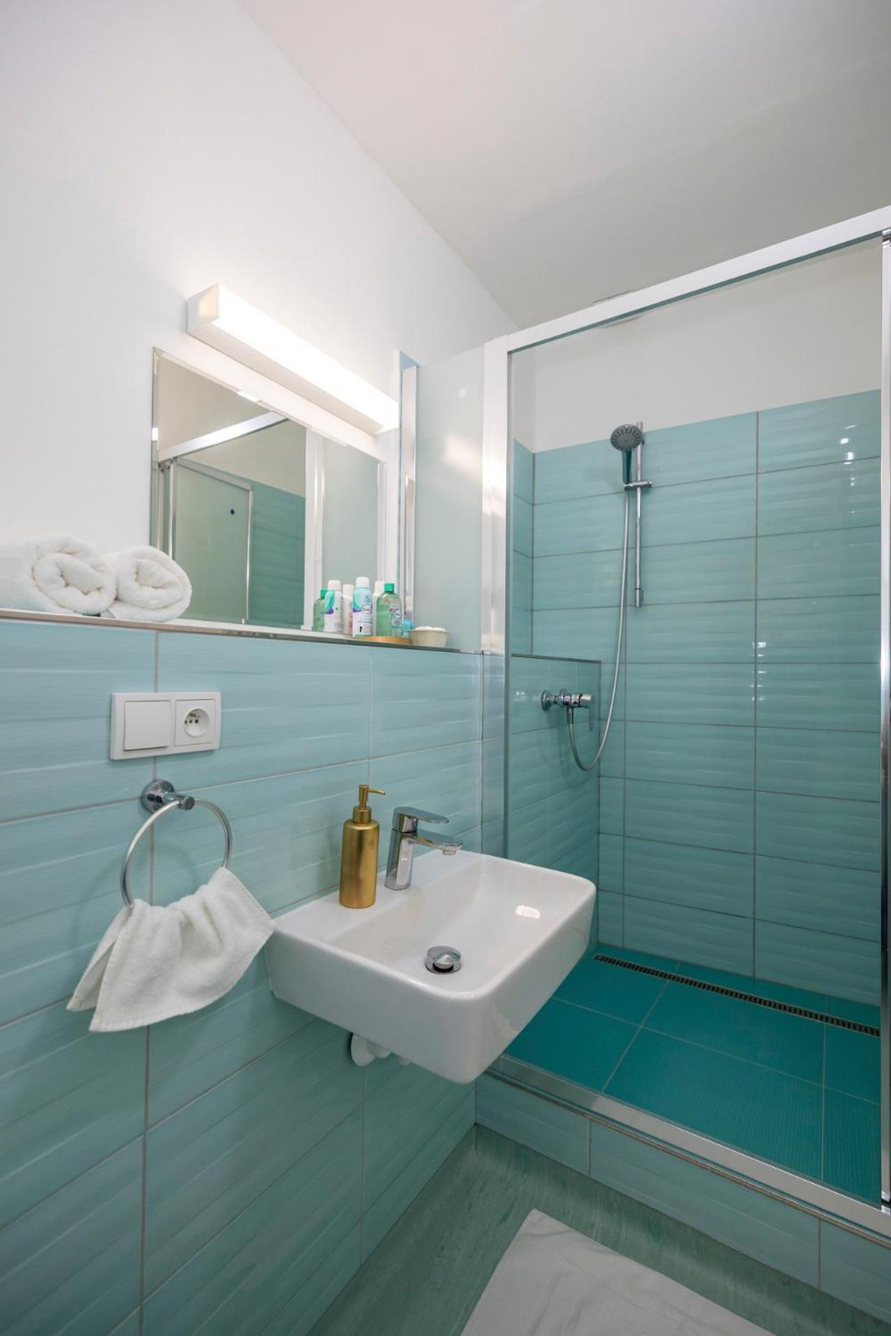 Alure Residences 10 - 24H Self Check-In & Private Parking Next To The Apartment Building Included, City Center Right On Snp Square In A Quiet Passage, New Building, Best Deal In Town Banská Bystrica Exteriér fotografie