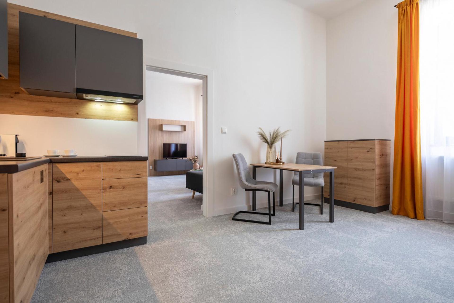 Alure Residences 10 - 24H Self Check-In & Private Parking Next To The Apartment Building Included, City Center Right On Snp Square In A Quiet Passage, New Building, Best Deal In Town Banská Bystrica Exteriér fotografie